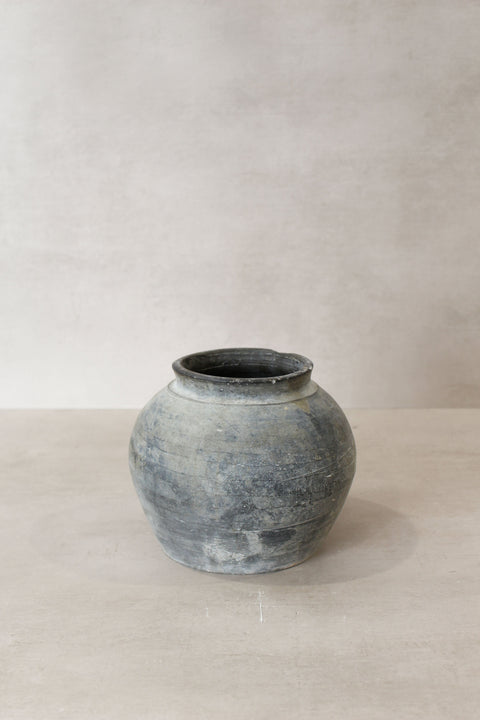 Vintage Dark Pot Nr. 48
