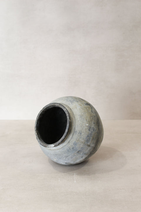 Vintage Dark Pot Nr. 48