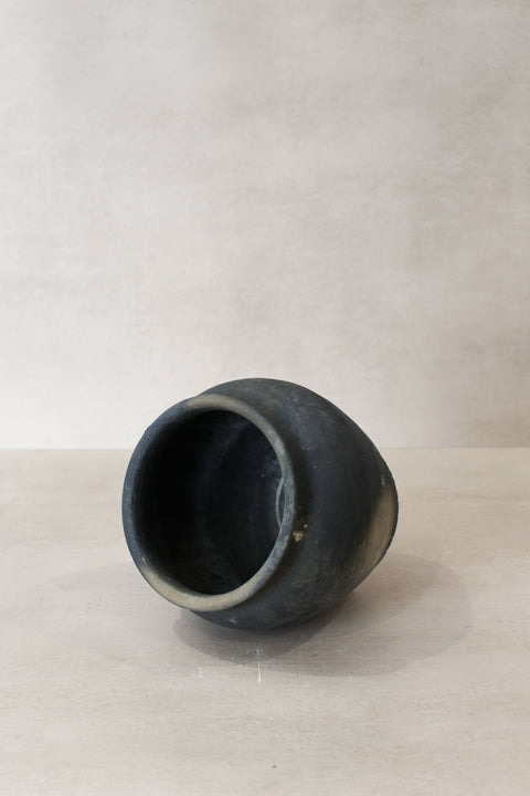 Vintage Dark Pot Nr. 49