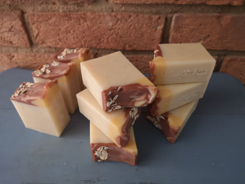 Aloe Vera, Oatmeal & Coconut Milk Soap
90g | Unscented | Vegan