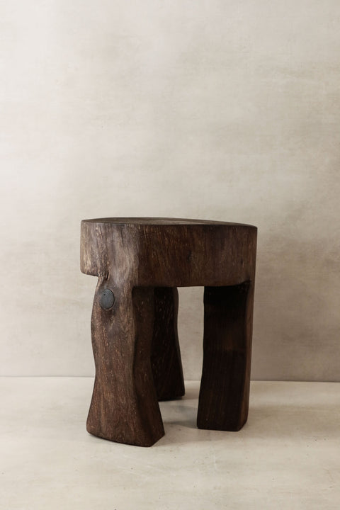 Handgeschnitzter Holzhocker/Beistelltisch - 47,3
