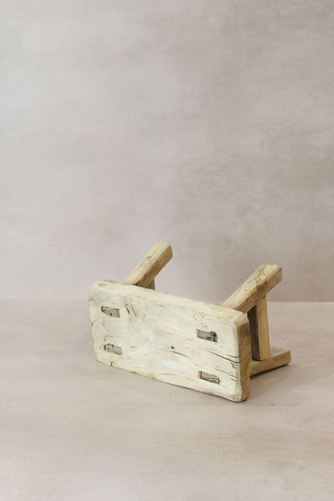 Vintage-Hocker aus rustikalem Ulmenholz – Klein – Nr. 18