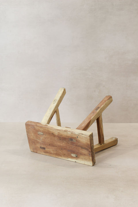 Vintage-Hocker aus rustikalem Ulmenholz – Klein – Nr. 20