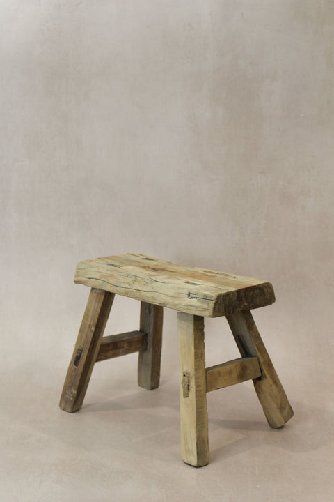 Vintage-Hocker aus rustikalem Ulmenholz – Klein – Nr. 22