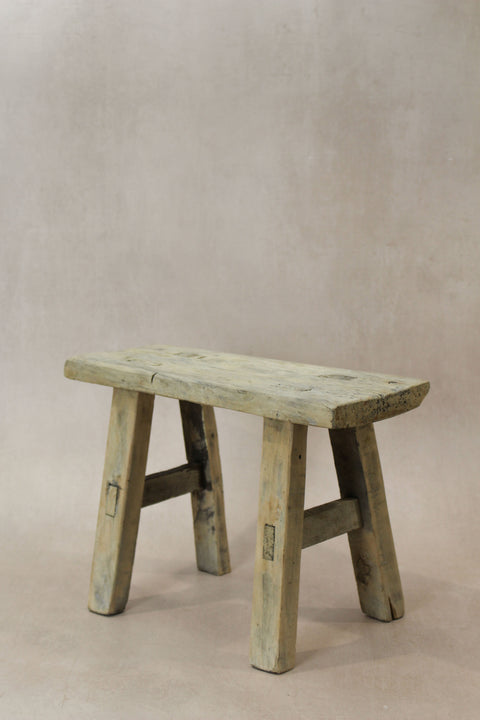 Vintage-Hocker aus rustikalem Ulmenholz – Klein – Nr. 23