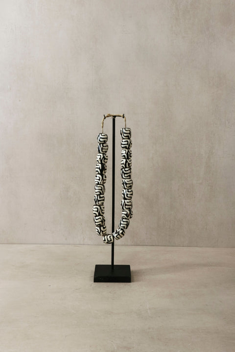 Kenya Beads Necklace - Flat beads black/white - 80.3