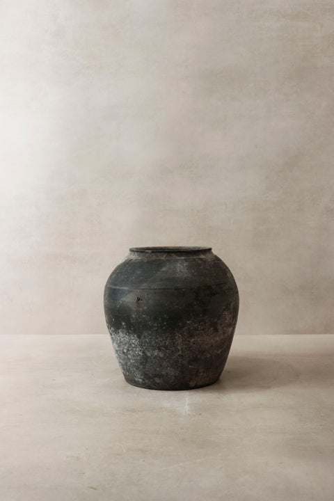 Vintage Dark Pot Nr. 1