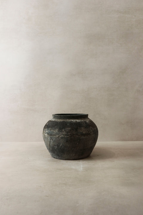 Vintage Dark Pot Nr. 3
