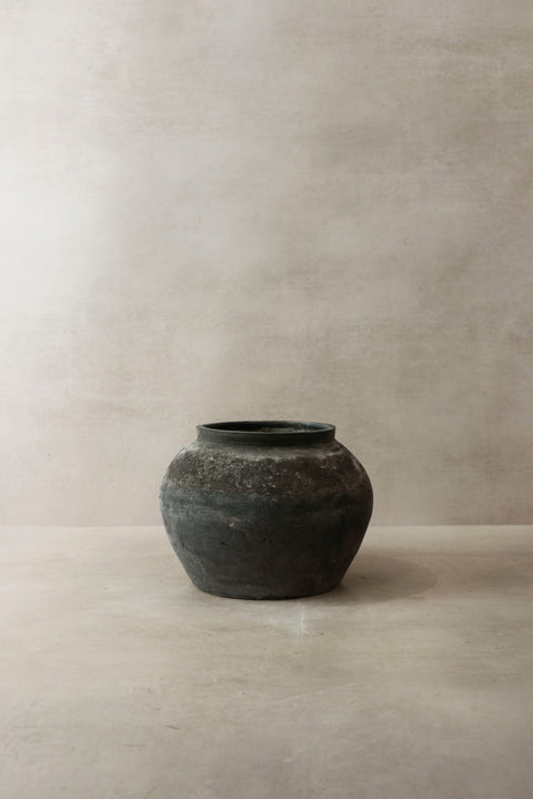 Vintage Dark Pot Nr. 3