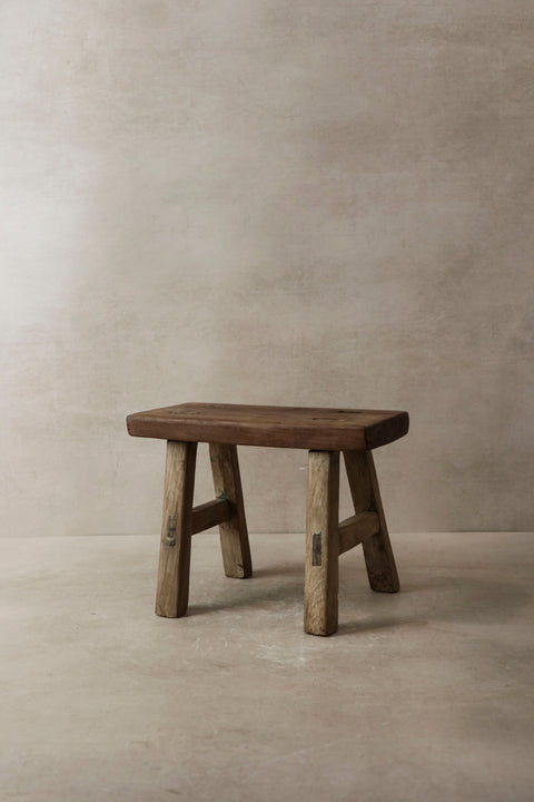 Vintage-Hocker aus rustikalem Ulmenholz – Klein – Nr. 4