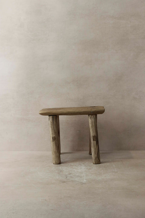 Vintage-Hocker aus rustikalem Ulmenholz – Klein – Nr. 6