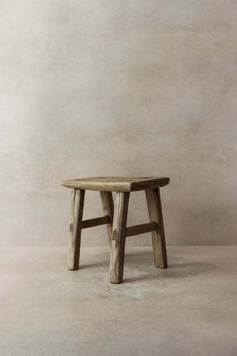 Vintage-Hocker aus rustikalem Ulmenholz – Klein – Nr. 6