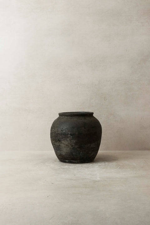 Vintage Dark Pot Nr. 11