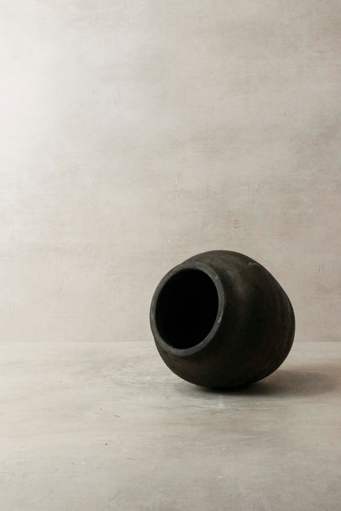 Vintage Dark Pot Nr. 11