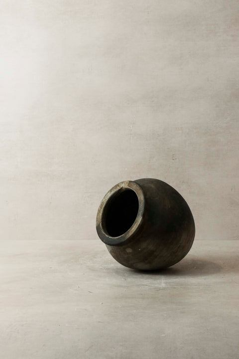 Vintage Dark Pot Nr. 12