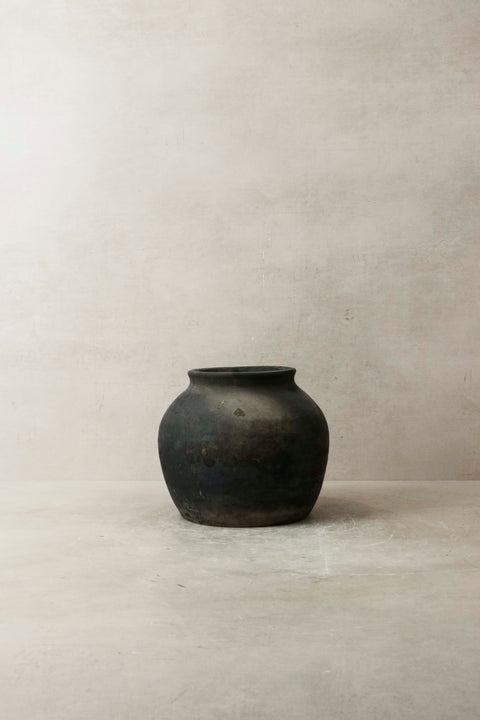 Vintage Dark Pot Nr. 13
