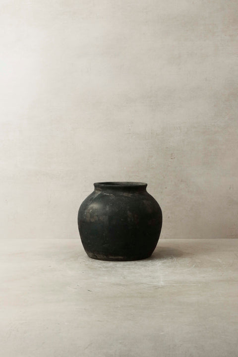 Vintage Dark Pot Nr. 13