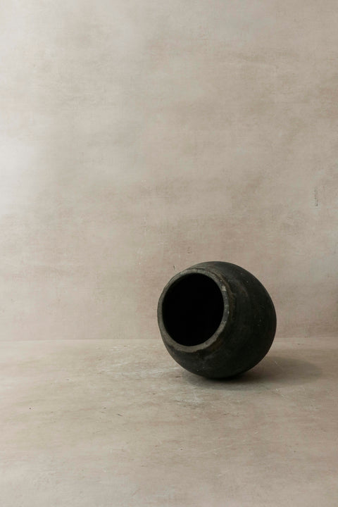 Vintage Dark Pot Nr. 20
