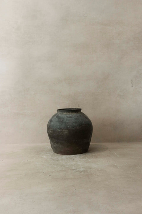 Vintage Dark Pot Nr. 21