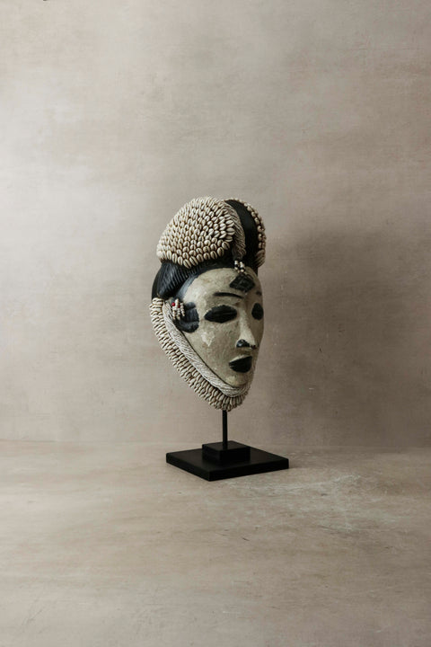 Perlenbesetzte Punu-Maske, Gabun – 6,2