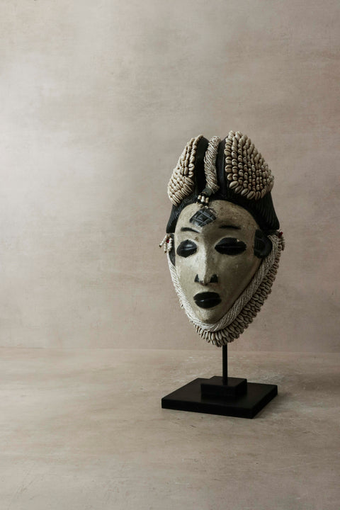 Perlenbesetzte Punu-Maske, Gabun – 6,2