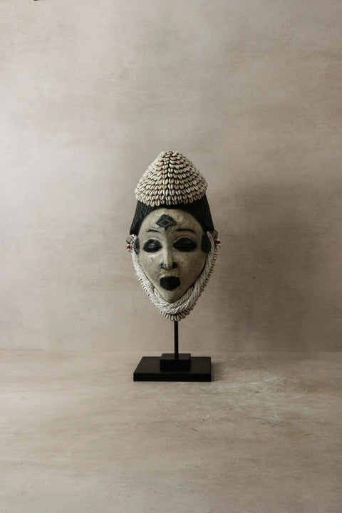 Perlenbesetzte Punu-Maske, Gabun – 6,4