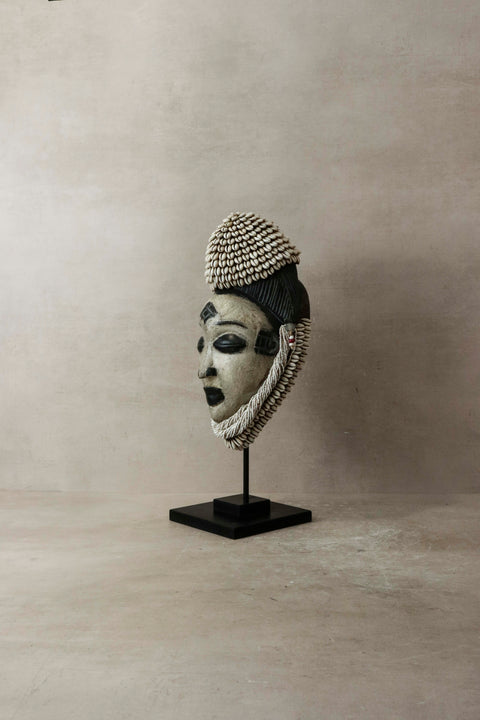 Perlenbesetzte Punu-Maske, Gabun – 6,4