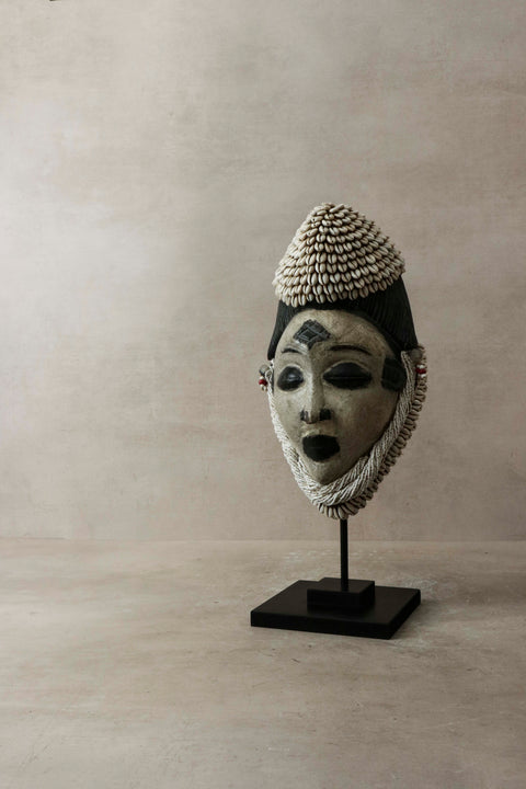 Perlenbesetzte Punu-Maske, Gabun – 6,4