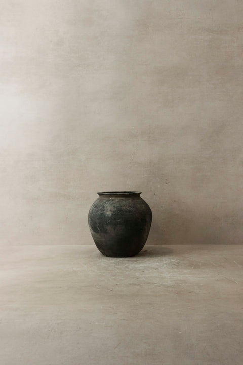 Vintage Dark Pot Nr. 27