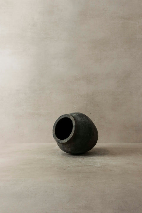 Vintage Dark Pot Nr. 27