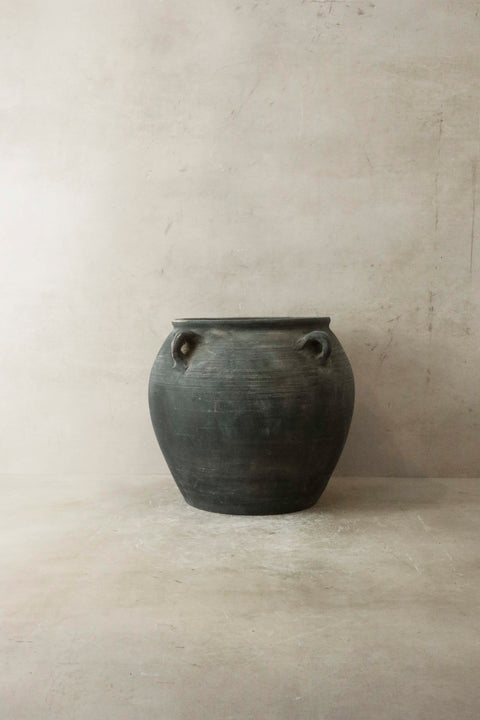 Vintage Dark pot with ears - E4.16