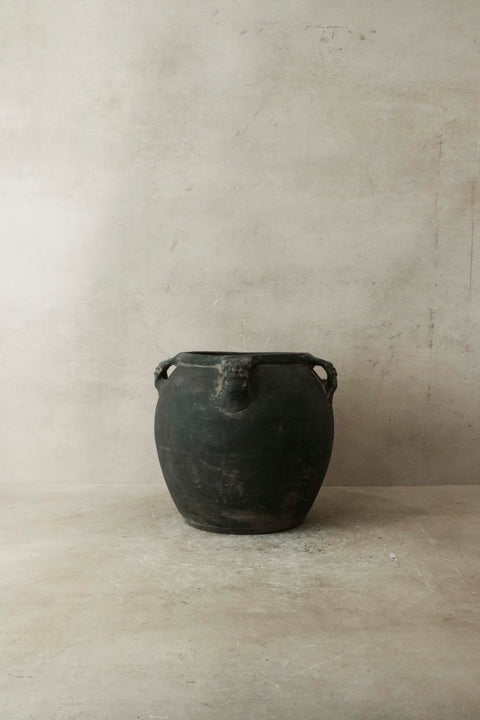 Vintage Lion Ears Dark Pot - De4.4
