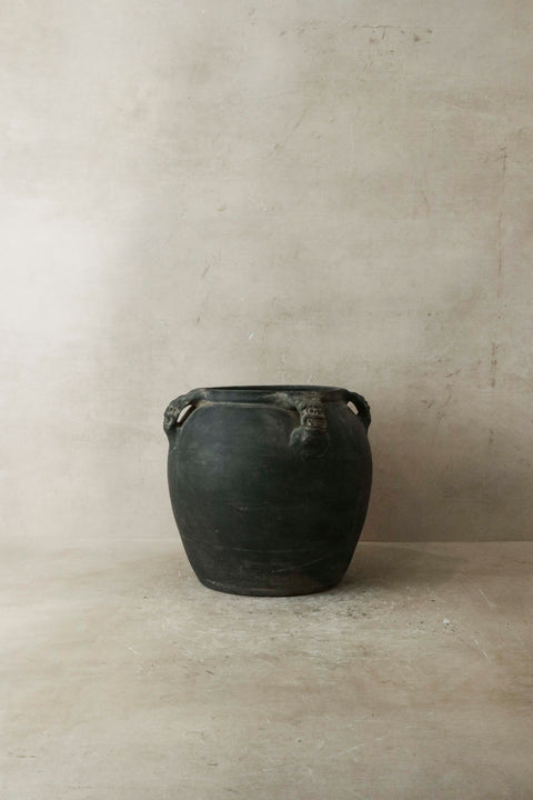 Vintage Lion Ears Dark Pot - De4.6