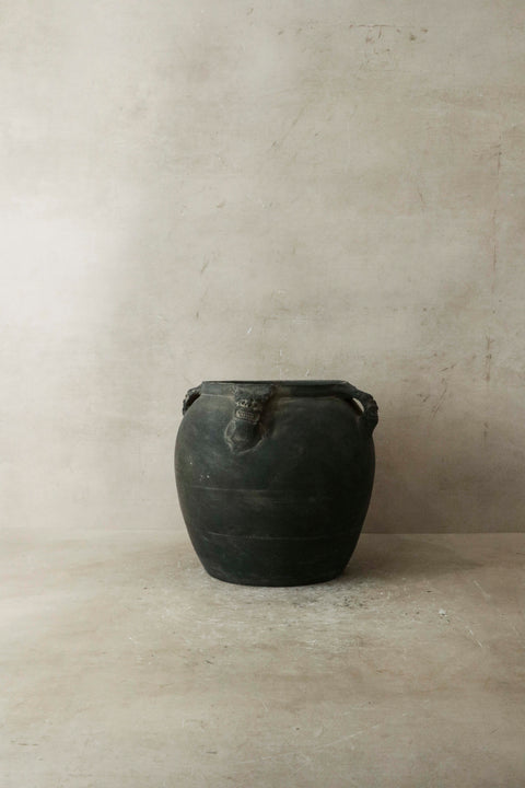 Vintage Lion Ears Dark Pot - De4.6