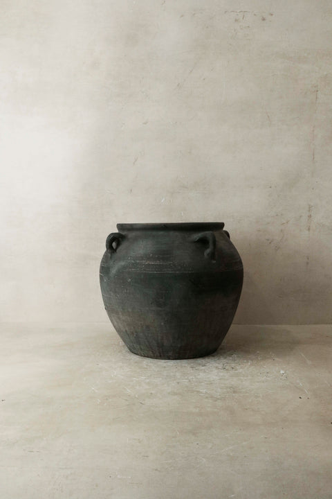 Vintage Dark pot with ears - E4.19