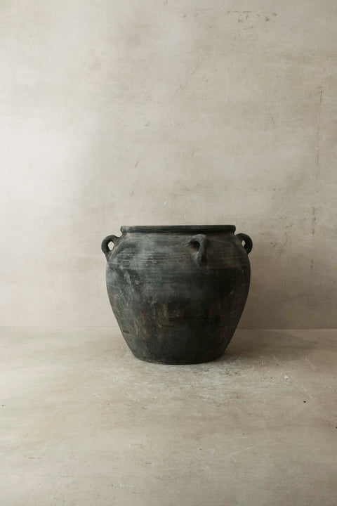 Vintage Dark pot with ears - E4.22