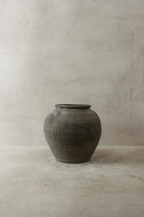 Vintage Dark Pot Nr. 39