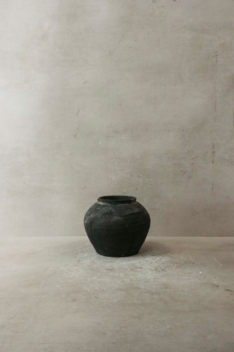 Vintage Dark Pot Nr. 38