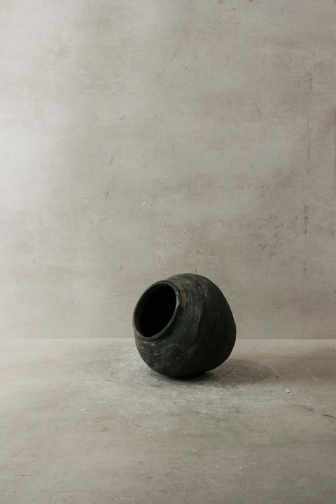Vintage Dark Pot Nr. 38