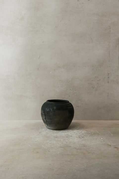 Vintage Dark Pot Nr. 36
