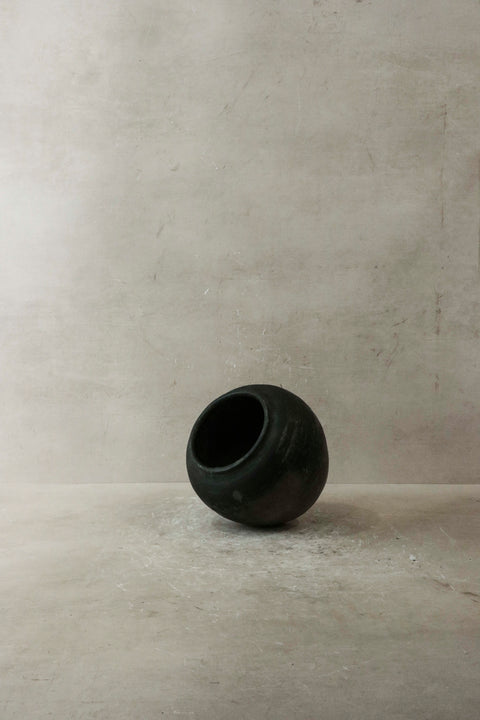 Vintage Dark Pot Nr. 36