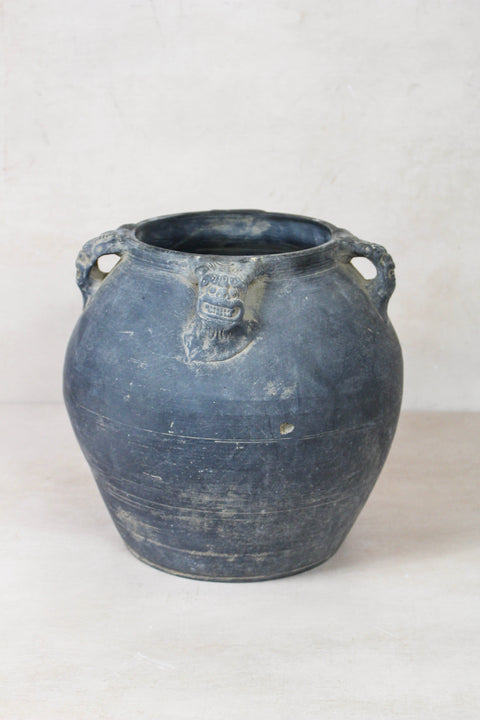 Vintage Lion Ears Dark Pot - DE.15