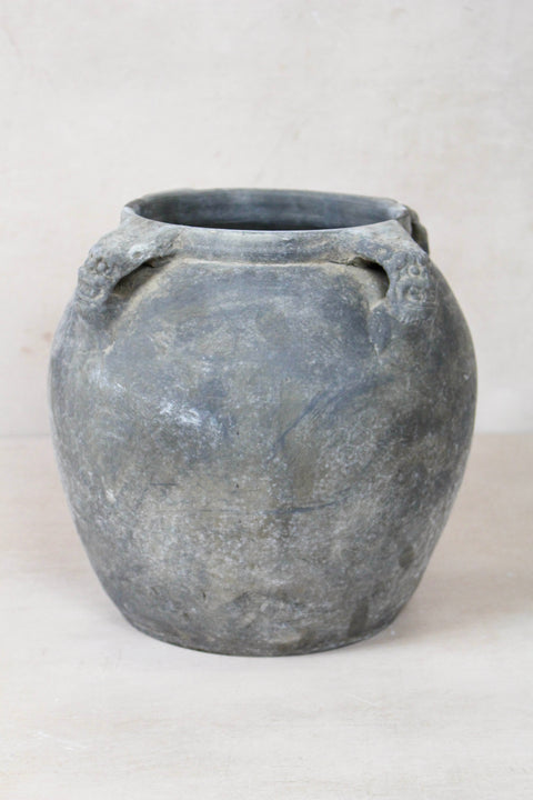 Vintage Lion Ears Dark Pot - DE.16