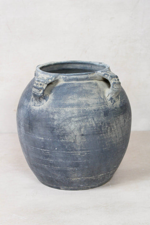 Vintage Lion Ears Dark Pot - DE.17