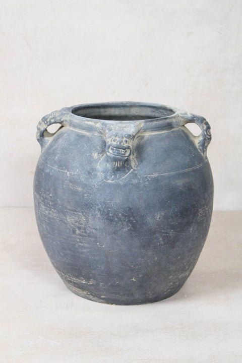 Vintage Lion Ears Dark Pot - DE.17