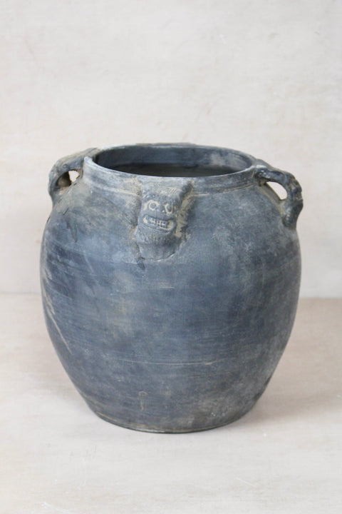 Vintage Lion Ears Dark Pot - DE.18