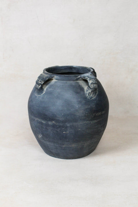 Vintage Lion Ears Dark Pot - DE.19