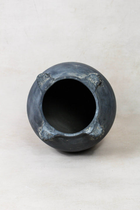 Vintage Lion Ears Dark Pot - DE.19
