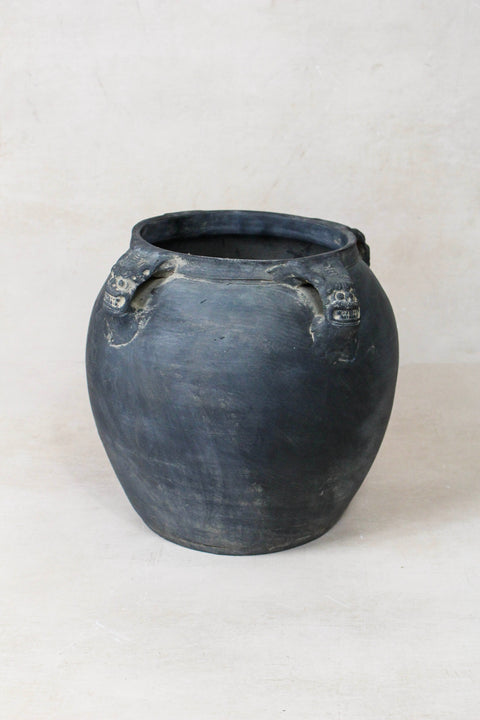 Vintage Lion Ears Dark Pot - DE.20