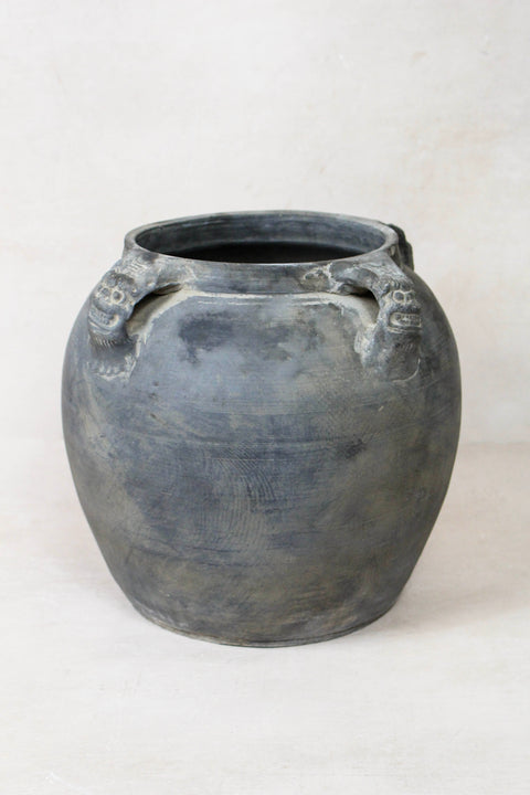 Vintage Lion Ears Dark Pot - DE.23